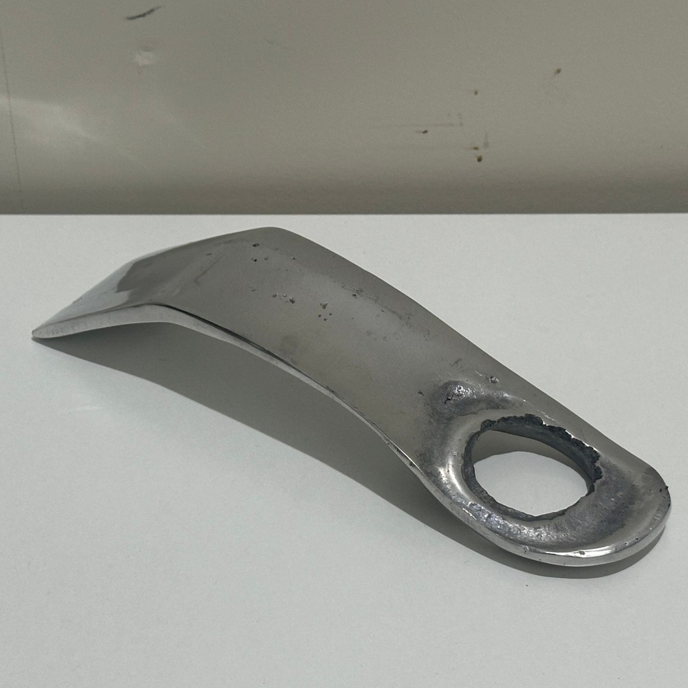 Freestanding wine bottle holder made from‎ recycled aluminum